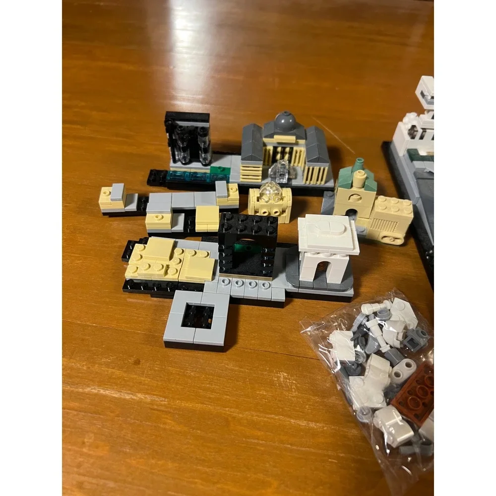 LEGO Architecture Trafalgar Square 21045 London Landmark Building Set Partial - Picture 4 of 5